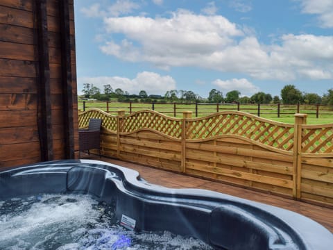 Hot tub | Pheasant Lodge - Coplow Cabins, Billesdon, near Leicester