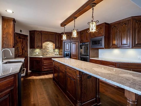 Fully stocked kitchen with lots of prep space and great appliances (double-oven)