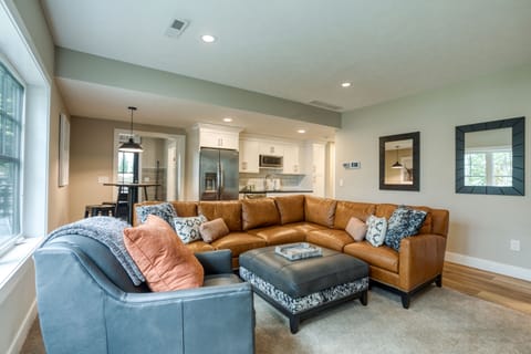 Lower Level Family Room, Wet Bar
(Fridge, Sink, Dishwasher and Outdoor Dishes)