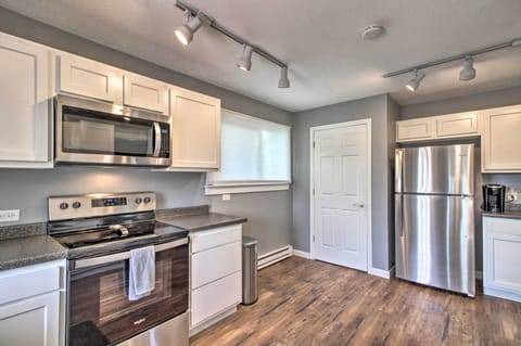 Kitchen | Stove/Oven | Main Level