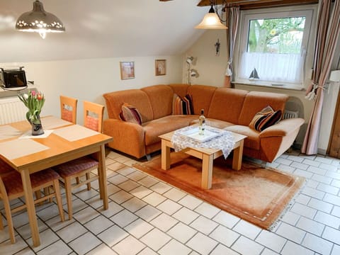 Table, Furniture, Couch, Property, Plant, Houseplant, Wood, Window, Lighting, Interior Design