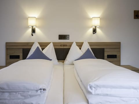 Apartment "Schönfeldspitze" - Pension Appartements Alpenblick Bed and Breakfast in Maria Alm