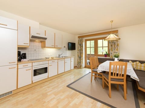 Apartment "Aberg" - Pension Appartements Alpenblick Bed and Breakfast in Maria Alm