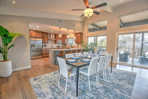 Indoor Dining for 8 People (Second Floor)