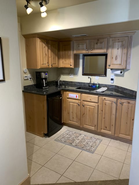 Kitchenette lower floor not rented separately