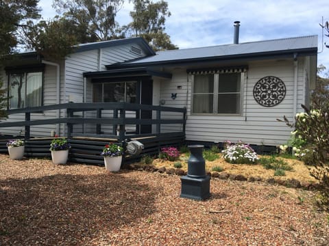 Front of cottage.