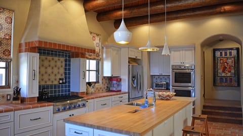 Designer kitchen with all the trimmings