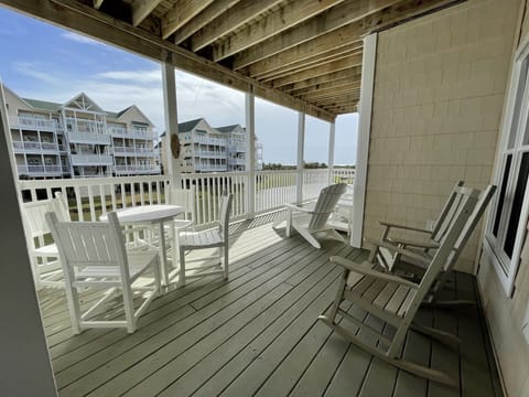 Spacious deck with lots of seating
