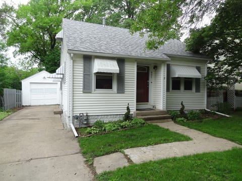 One car garage and long driveway
