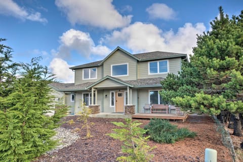 Bandon Vacation Rental | 4BR | 3BA | 2,680 Sq Ft | Step-Free Access