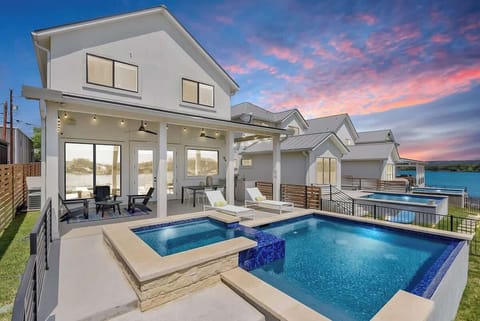 Sit back, relax and enjoy the beautiful sunsets over Kingsland!