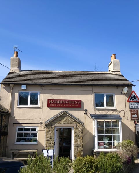 Well appointed top floor apartment. Great location.