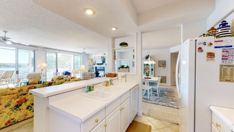 Breakfast bar and kitchen