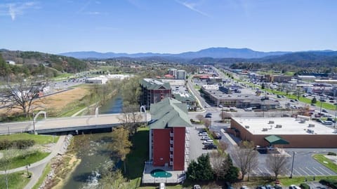Condo Is In The Heart Of Pigeon Forge! Walk To Tons Of Activities!
