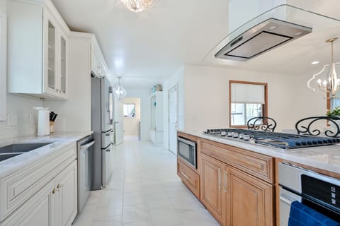 Open concept with large island 