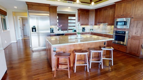 Additional seating for four at the kitchen island