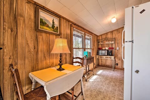 Dining Area | Dishware/Flatware Provided