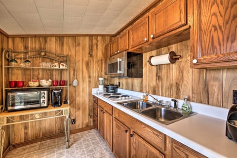 Well-Equipped Kitchen | Keurig Coffee Maker | Crock-Pot | Blender