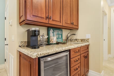 The lock-off in room Coffee/Wine Bar