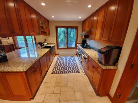 Kitchen, with Viking appliances 