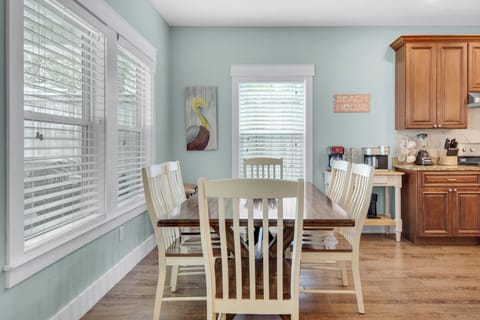 Dining table seats 6