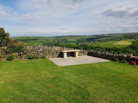 Weaver's holiday cottage, Ripponden (sleeps 6) Lawned garden & sun terrace.