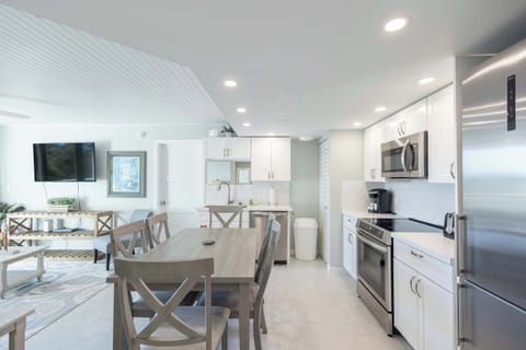 Open floor plan living and kitchen space