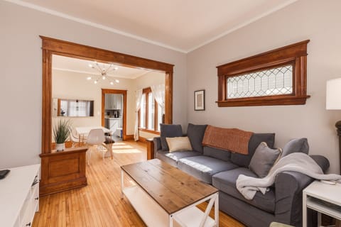 Cozy living room with large couch, roku tv, fast wifi