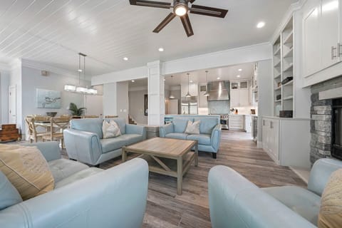 Turtle Tracks - Dunes of Destin Beach - Living Room, Kitchen & Dining Room