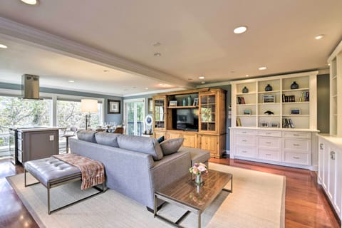 San Rafael Vacation Rental | 1BR | 1BA | 880 Sq Ft | Lower-Level Apartment