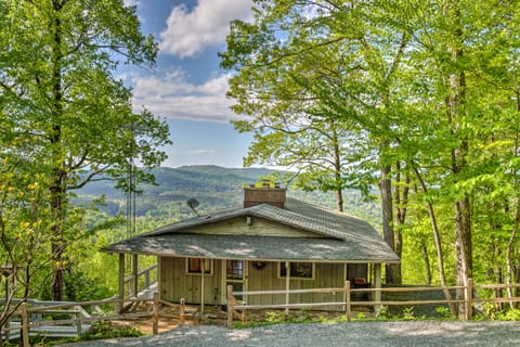 Welcome to Hummingbird Hideaway! A 3 bed, 2 bath mountain refuge.