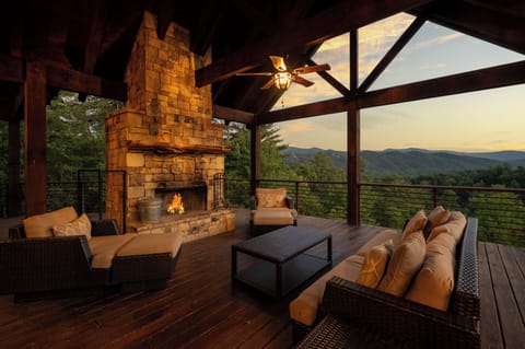 Breakaway Ridge - Entry Level Entertainment Deck