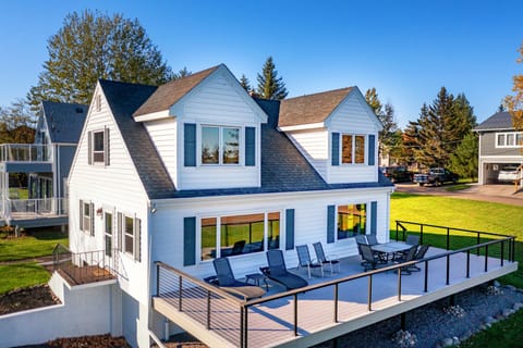 Close up of our 44’ deck, catch some rays, eat outside, or watch the boats go by
