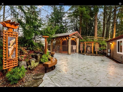 Community patio and hot tub