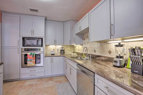 Fully Equipped Kitchen | Knife Set | Toaster