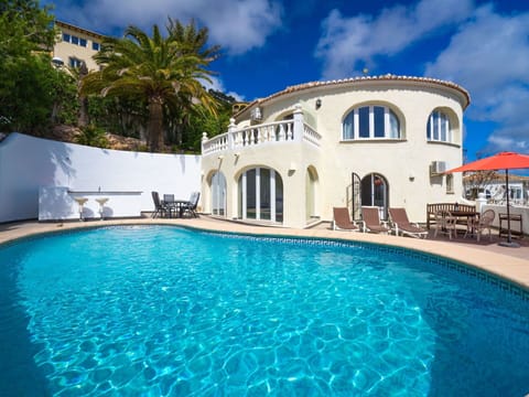 Cloud, Water, Sky, Daytime, Property, Building, Swimming Pool, Blue, Plant, Window