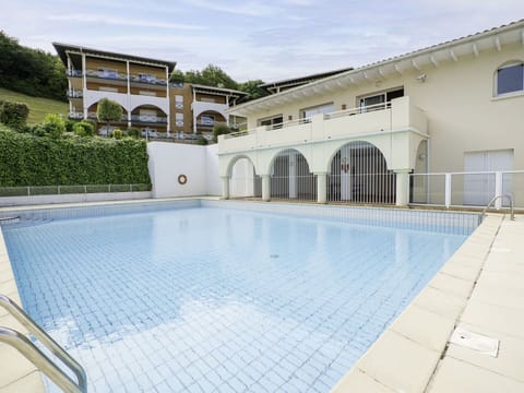 Water, Sky, Building, Property, Plant, Swimming Pool, Cloud, House, Architecture, Window