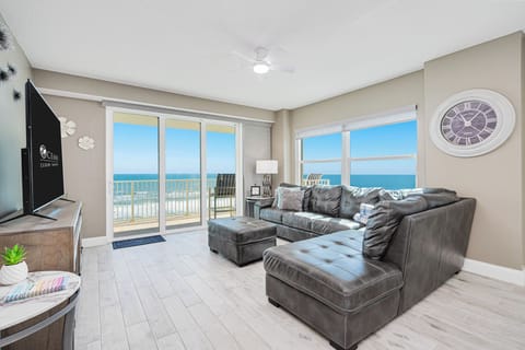 Corner unit with oceanfront views!