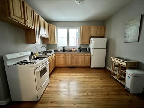 Kitchen has everything you need to make meals at home.