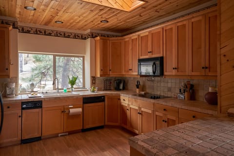 Kitchen, fully stocked