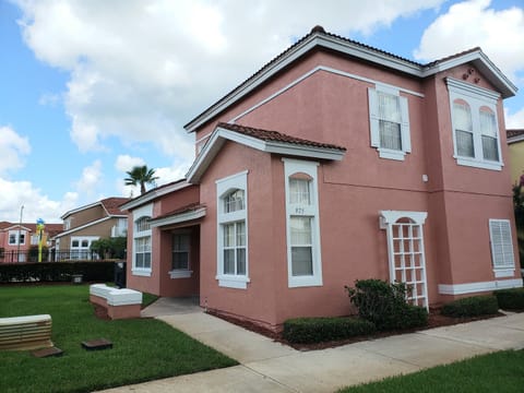 4BR 3BA End unit, 2 Master Suites, assigned Parking