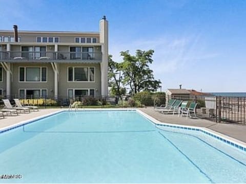 Pool with lake views 