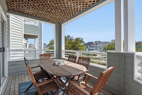 PC523: Duck Crossing l Covered Deck