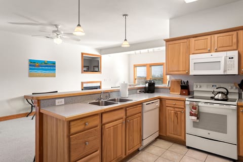 SBC503: North Bay Retreat l Kitchen