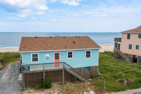 SN0918: Zane's Beach House l Front Exterior