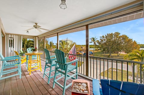 Large, screened in front balcony with bay views. Plenty of seating available, ideal for family gatherings or having friends over.