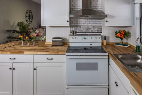 Fully equipped kitchen including a full size stove and oven