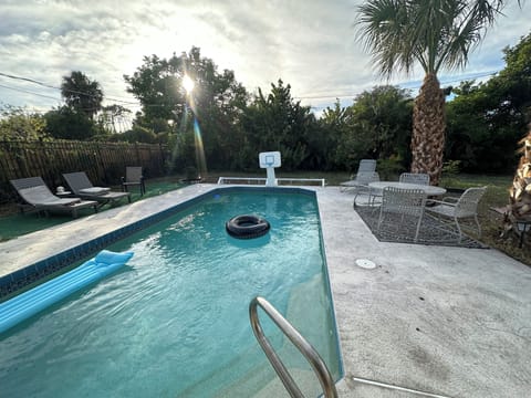 Nice private pool to relax