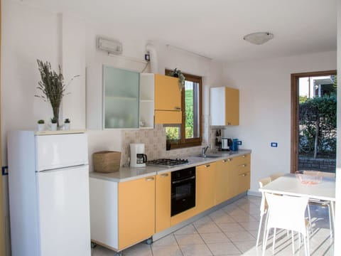 Cabinetry, Countertop, Furniture, Property, Sink, Kitchen Sink, Tap, Houseplant, Chair, Plant