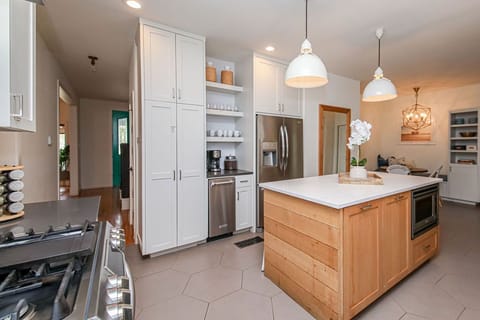 Kitchen Area - Walker Luxury Vacation Rentals
